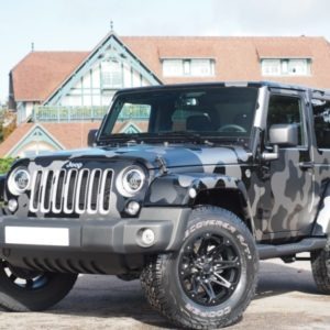 Jeep Wrangler Personnalisé Camouflage noir Avant